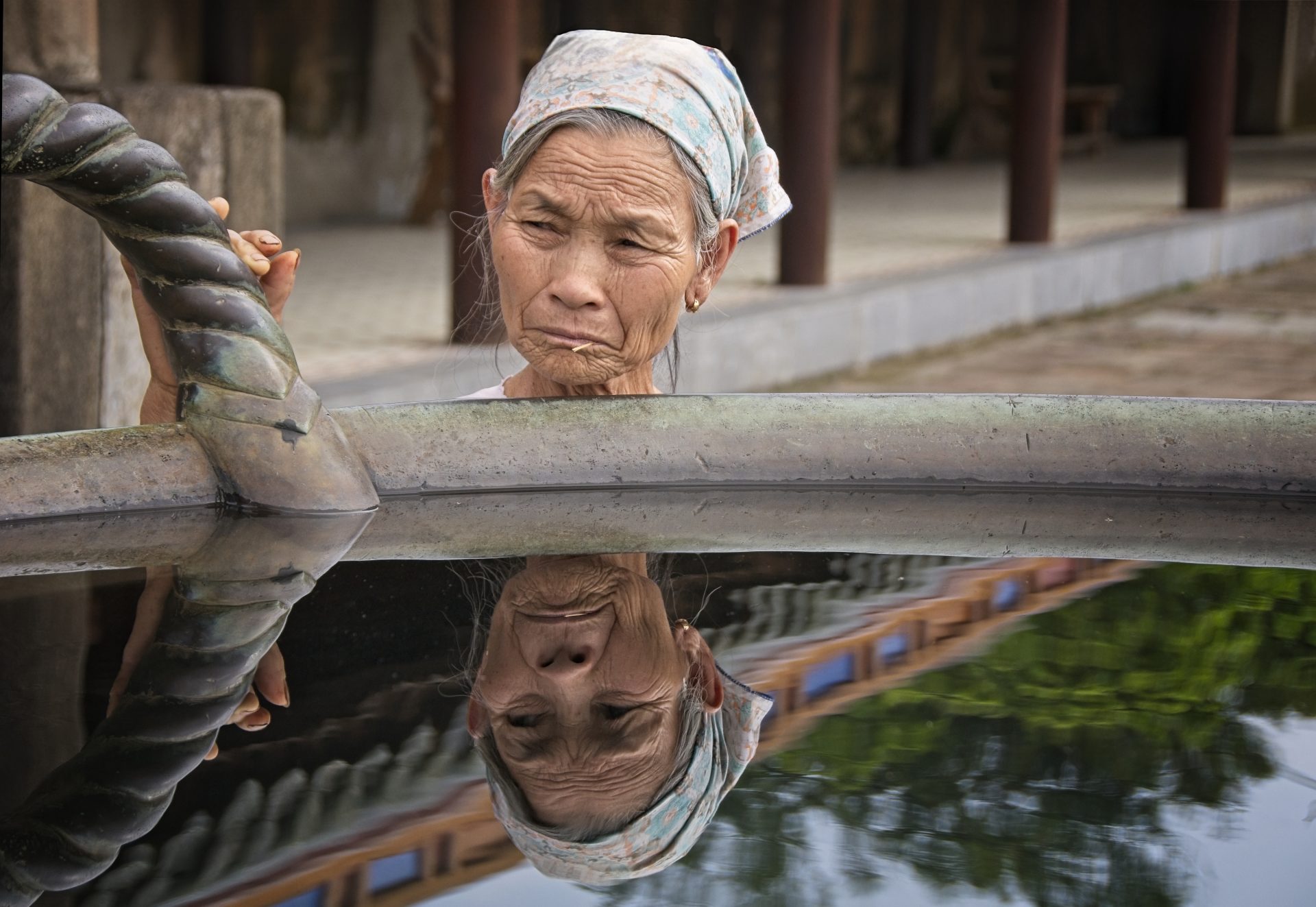 Vietnamese Women in forbidden city of Hué