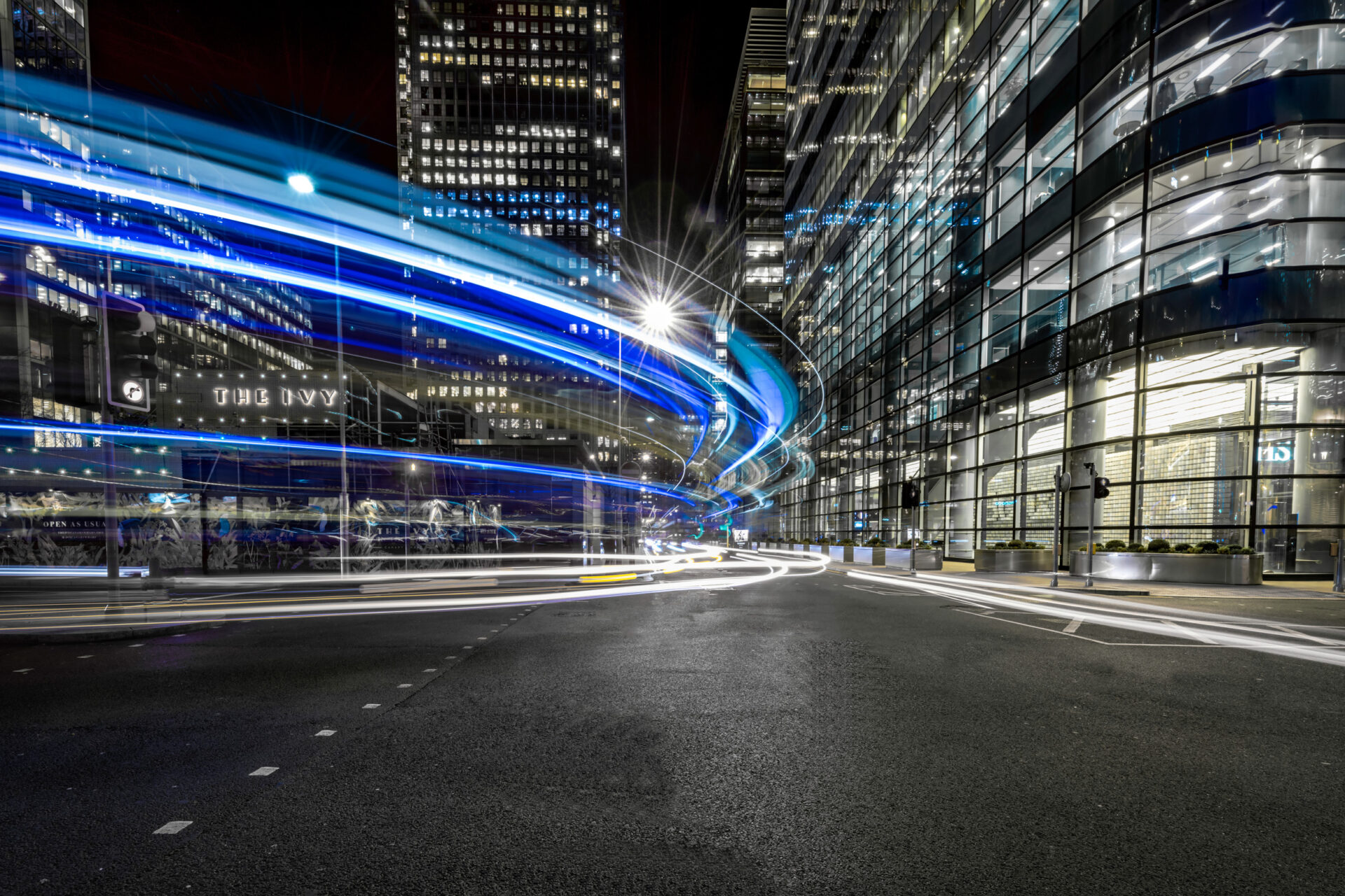 On the corner of Canary Whalf