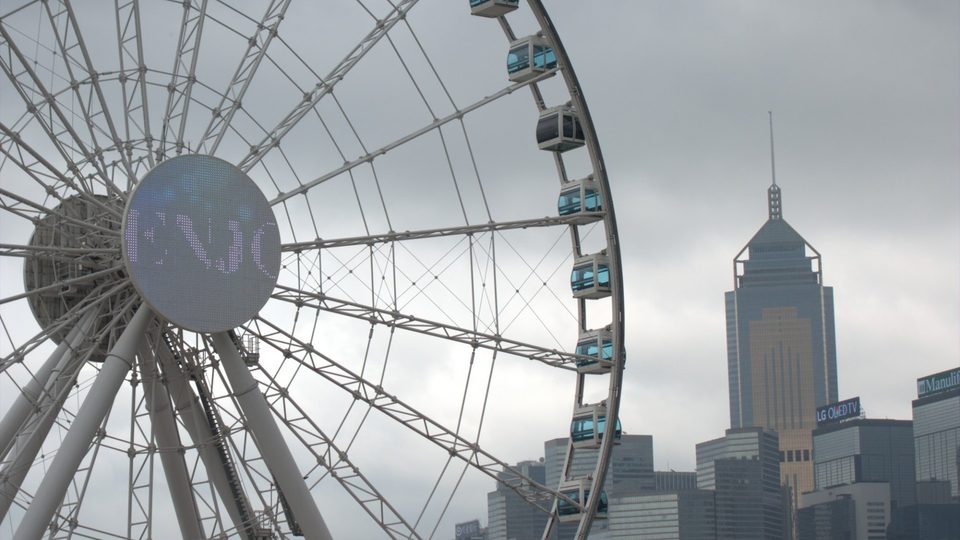 Ferris wheel and skyscraper under an overcast gray sky, before the Dark & Moody LUT